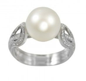 Pearl Shaped Diamond Halo ring
