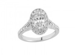 Oval diamond engagement ring