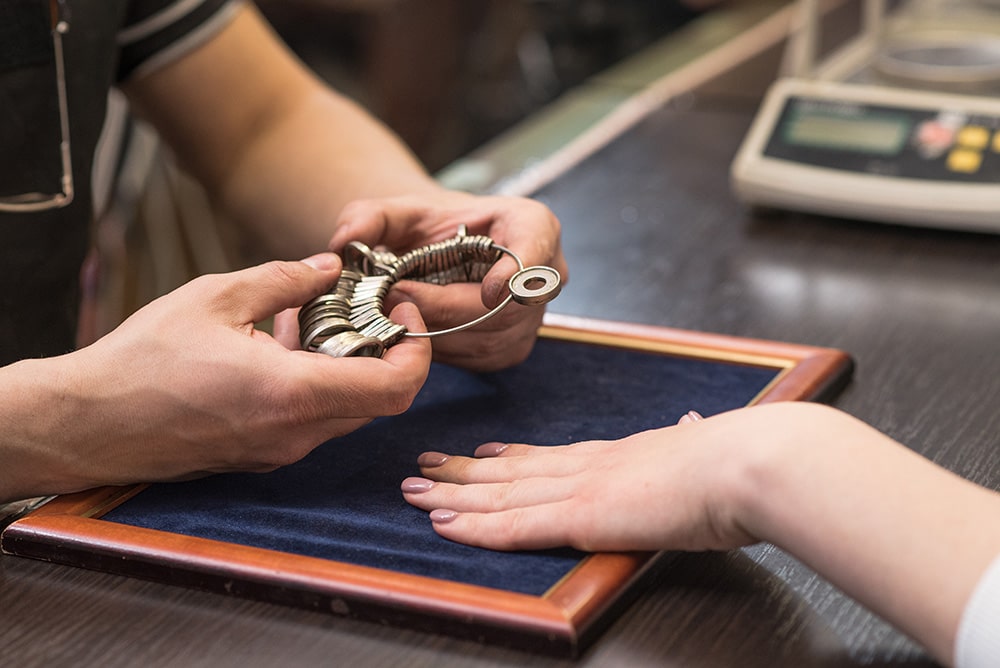 Levy’s Guide to Ring Sizing Services & Our Ring Sizing Chart