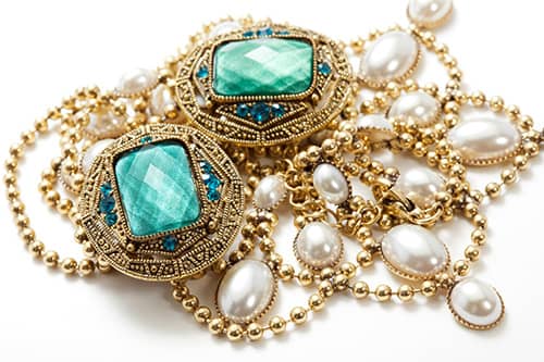 Our Complete Vintage Jewelry Gift Guide for Her
