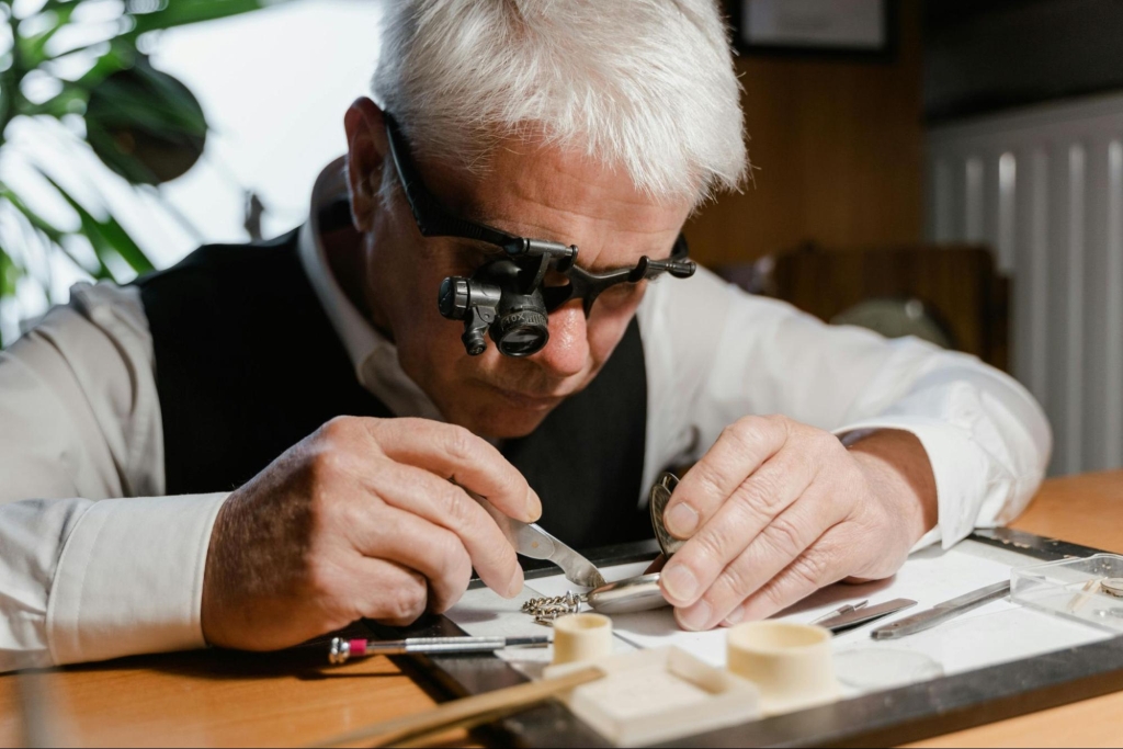 What Happens During a Jewelry Appraisal?