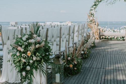 Why Your Wedding Venue Should Influence Your Jewelry Choices