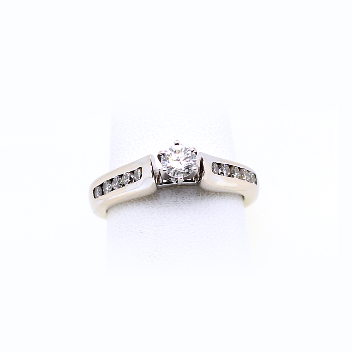 Estate 14 karat Diamond engagment ring